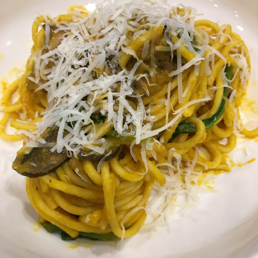 Healthy Pumpkin Pasta with Spinach and Mushrooms